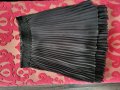Черна плисирана пола, снимка 1 - Поли - 38779371
