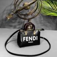 Мини чанта Fendi, снимка 1 - Чанти - 41321770
