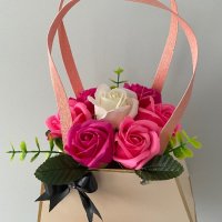 Аранжирани сапунени рози в кутии 8 март-Свети Валентин подарък цветя, снимка 1 - Изкуствени цветя - 44247040