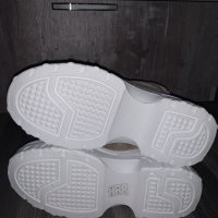 Зимни обувки, снимка 2 - Дамски ботуши - 38869275