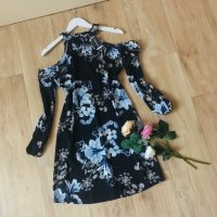 Нова рокля с флорални мотиви, дълъг ръкав, голи рамене, кройка тип трапец, на цветя, размер S, снимка 2 - Рокли - 39201078