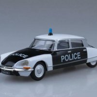Citroen DS21 France police 1962 - мащаб 1:43 на DeAgostini моделът е нов в блистер, снимка 1 - Колекции - 42727600