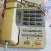 Стар телефон, снимка 3 - Стационарни телефони и факсове - 36165355
