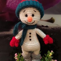 подарък за Коледа. Снежен човек, Ръчно изработена, Плетена играчка, снимка 1 - Плюшени играчки - 42422203