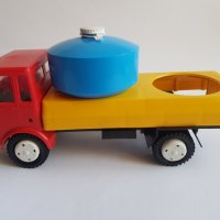 Пластмасов камион играчка за части., снимка 1 - Колекции - 41895195