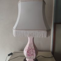 порцеланова настолна лампа, снимка 1 - Настолни лампи - 41841736