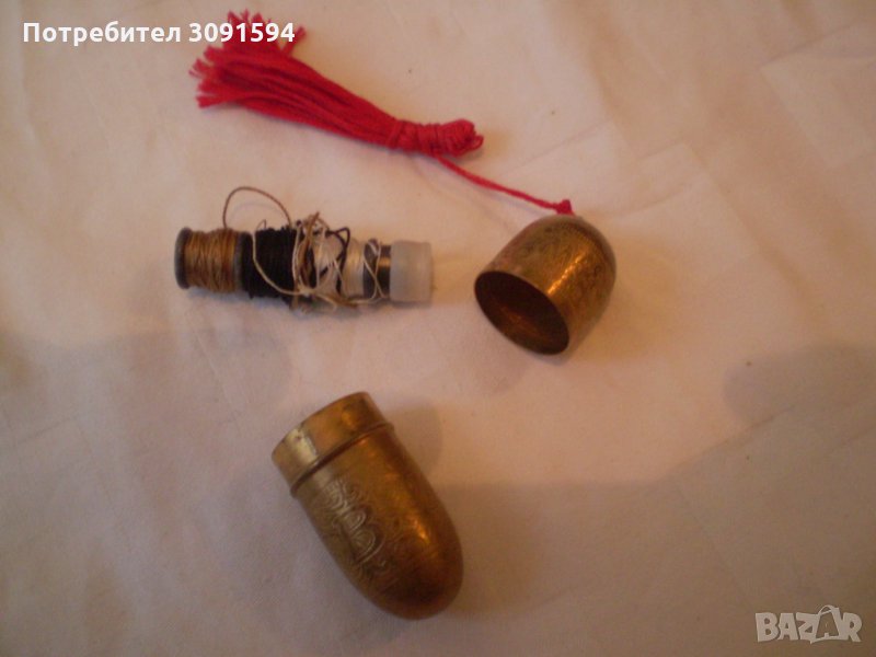 Стар несесер за игли с макара месинг гравиран МОСКВА, снимка 1