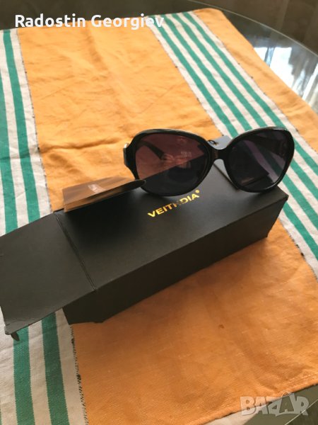 Продава слънчеви очила, снимка 1