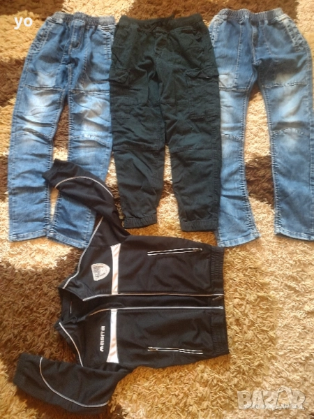 Лот три чифта дънки и суитчър плюс пантофи и къси панталонки , снимка 1