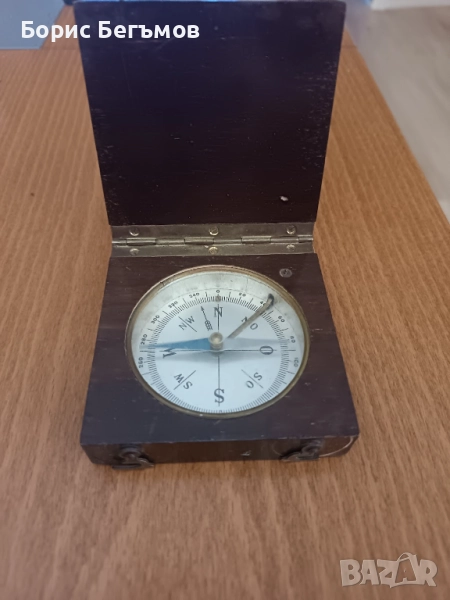 Античен компас в сгъваем дървен корпус, снимка 1