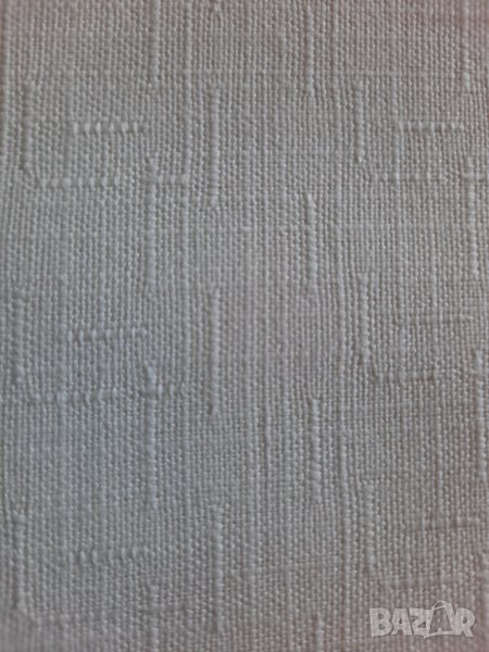 Бял плат с релефни елементи, снимка 1