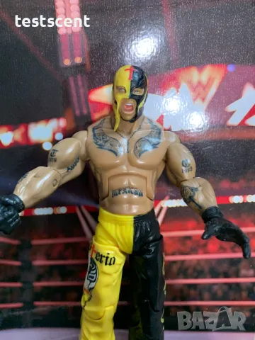 Екшън фигура WWE Rey Mysterio Рей Мистерио Deluxe Aggression Black & Yellow VERY RARE Jakks Pacific , снимка 10 - Колекции - 48736993