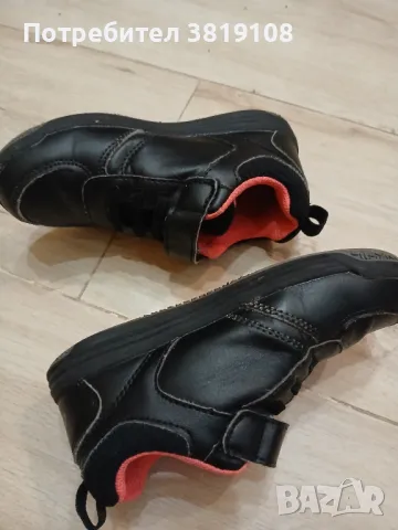 Детски маратонки за момиче Lotto 28 номер, снимка 2 - Детски сандали и чехли - 49171943