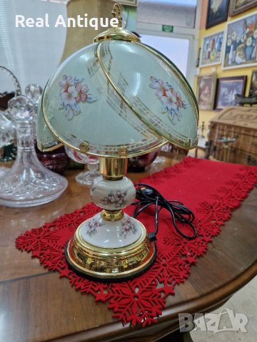 Превъзходна антикварна колекционерска английска нощна лампа порцеланова с месинг , снимка 1 - Антикварни и старинни предмети - 42152692