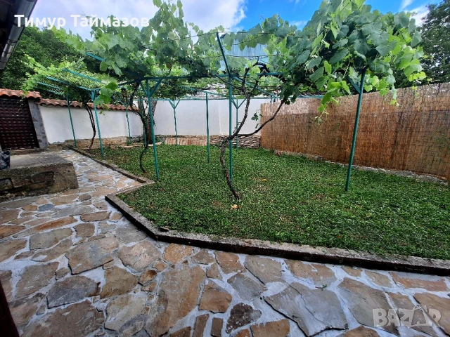 Голяма къща голям сайвант 1 имот 2 парцела тихо малко село , снимка 13 - Къщи - 50295485