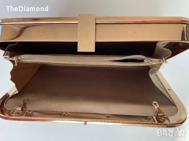 Дамска чанта (портмоне), снимка 3 - Портфейли, портмонета - 49004493