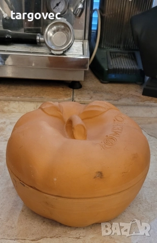 красив гювеч за печене във формата на тиква