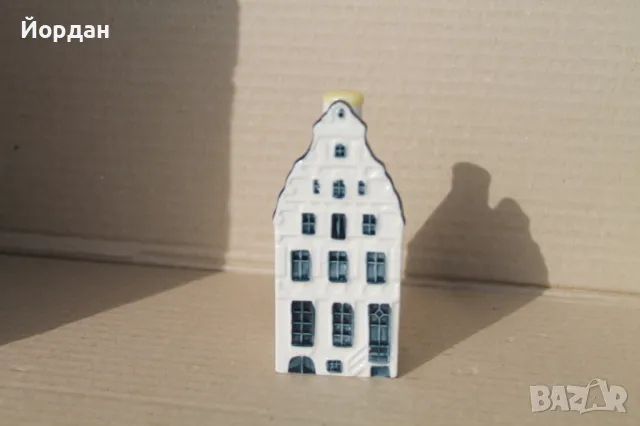 колекционерска порцеланова фигурка / шише Холандска къща ''Bols KLM''