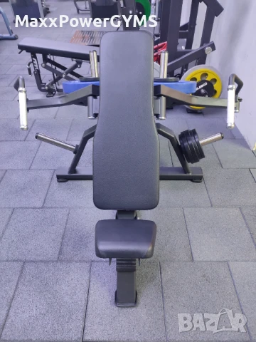 Чисто нова машина за гърди / incline pec fly 