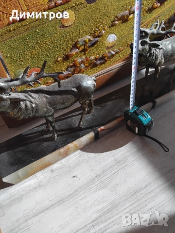 Огромна скулптура на елени