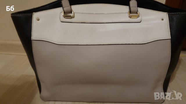 Оригинална чанта Guess, снимка 2 - Чанти - 44450559