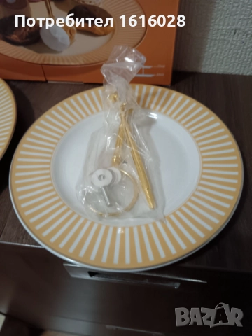 Нов порцеланов поднос - стойка за мъфини,сладки,бонбони и др. на две нива., снимка 3 - Аксесоари за кухня - 46504234