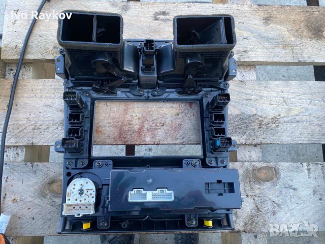 Централна конзола,климатроник за KIA Carnival 2005г 2.9 ЦРДИ, снимка 2 - Части - 44310755