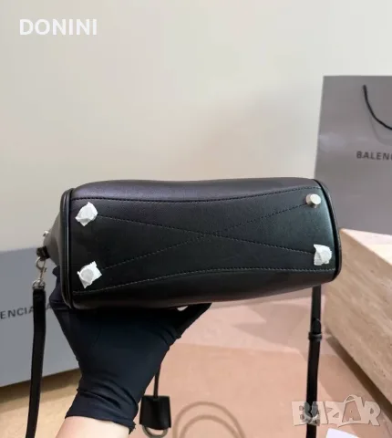 Balenciaga Дамска чанта, кожа, снимка 8 - Чанти - 56017837