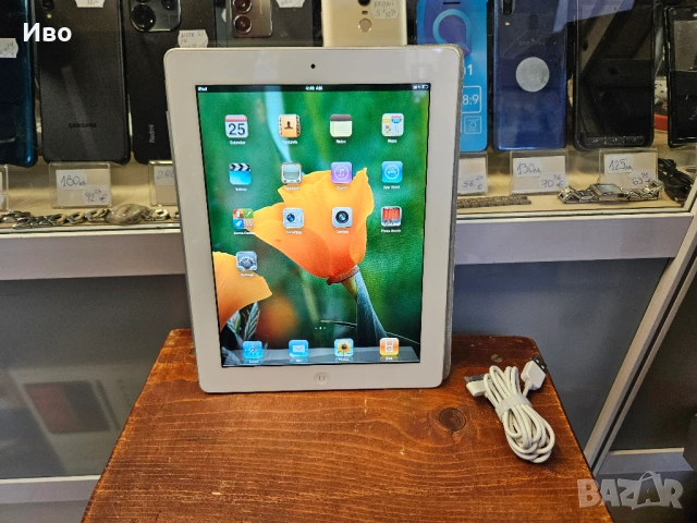 9,7" таблет Apple iPad 2 16GB, Wi-Fi, 9.7in - White (MC979LL/A) В отлично техническо и визуално съст