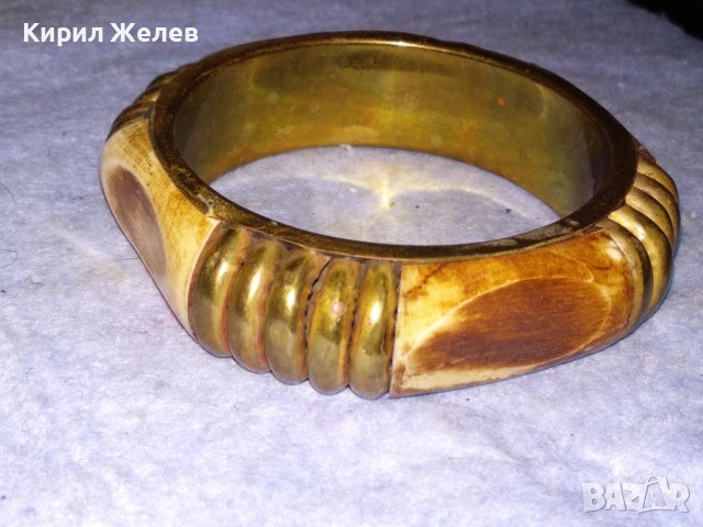 СТАРА БРОНЗОВА ТИБЕТСКА ЕТНОГРАФСКА ГРИВНА ИНКРУСТИРАНА с РЪЧНО ШЛИФОВАНА КАМИЛСКА КОСТ 2225