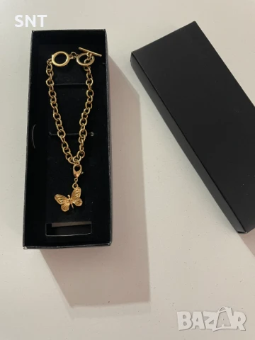 Дамска гривна с висулка пеперуда, снимка 5 - Гривни - 51082403