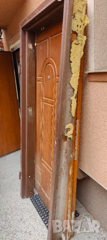 Блиндирана метална входна врата с покритие от естествен фурнир МДФ , снимка 5 - Входни врати - 42616185