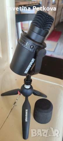 Микрофон Shure MV7 (Black) + настолен трипод Manfrotto PIXI, снимка 4 - Микрофони - 53732342