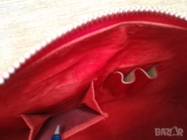 Оригинална дамска чанта Bally Switzerland , снимка 14 - Чанти - 52369429