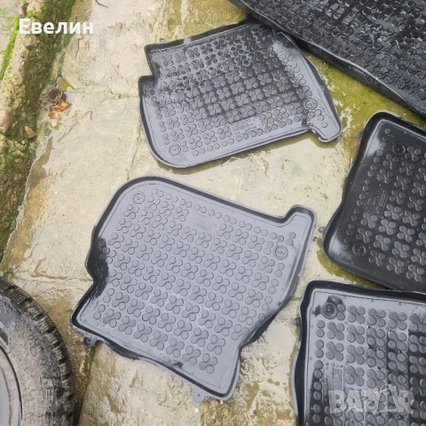Гумени стелки за VW Туран , снимка 3 - Аксесоари и консумативи - 52439565