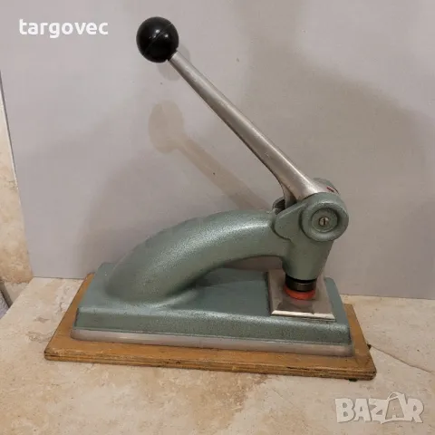 голям старинен немски настолен релефен печат