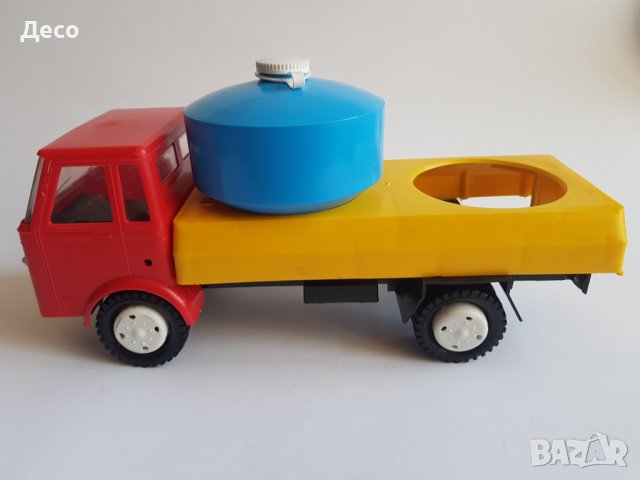 Пластмасов камион играчка за части.
