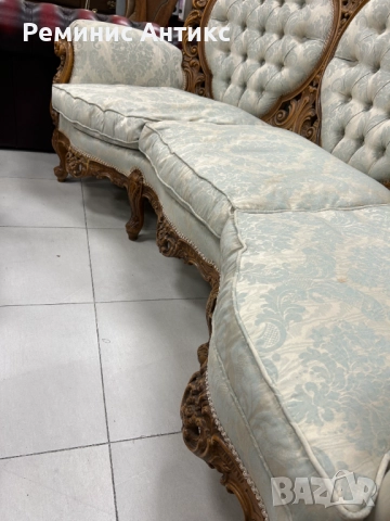 Троен диван стил Барок произведен в Англия., снимка 5 - Дивани и мека мебел - 45286674
