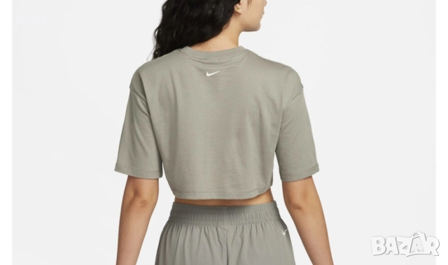 Къса тениска Nike , снимка 2 - Тениски - 51486815