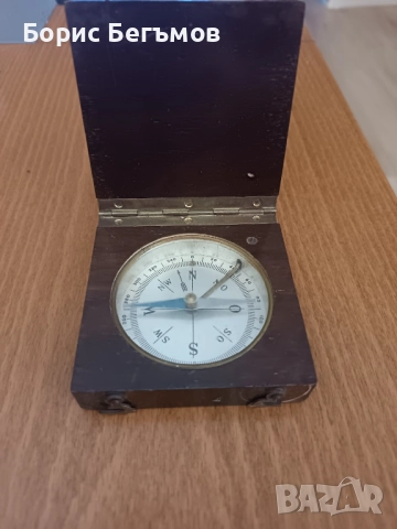 Античен компас в сгъваем дървен корпус