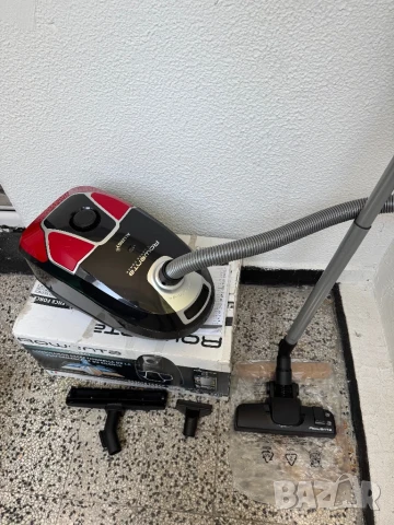 Прахосмукачка с Торба Rowenta RO6859EA Silence Force Allergy+ Parquet, 450W = 2200W!, снимка 1