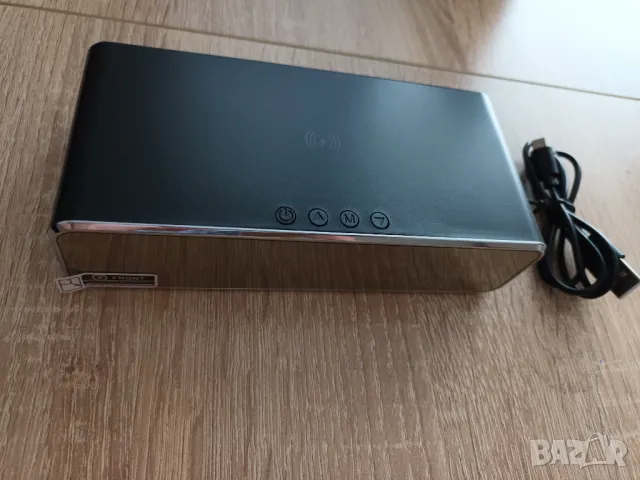 Часовник, с безжично зарядно за телефон, термометър, будилник, снимка 4 - Друга електроника - 30766212