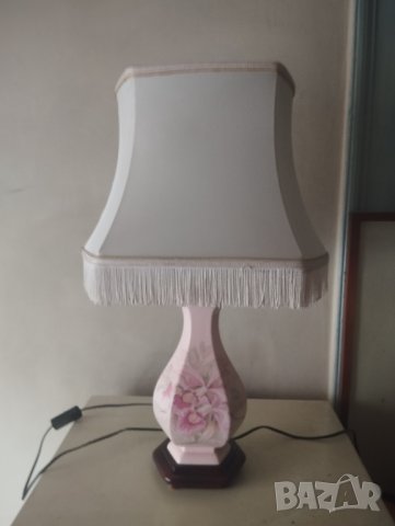 порцеланова настолна лампа