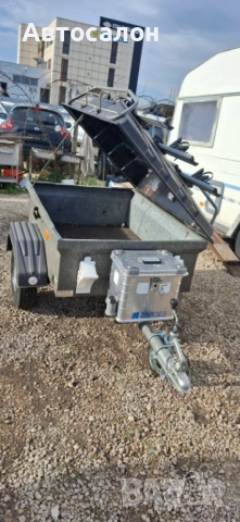 Ремарке Saris със стойка за три велосипеда 