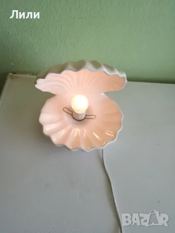 Ретро настолна лампа от 70-80г. с формата на бяла мида, снимка 3 - Настолни лампи - 50152354