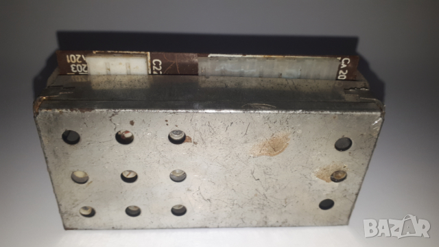Стара електронна платка в метална кутия с дупки, снимка 3 - Друга електроника - 44841393