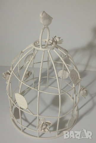Декорация от бял метал като клетка за птичета с птица отгоре, листа и рози (или друго цвете), снимка 2 - Декорация за дома - 51502963