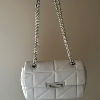 Малка дамска чанта, снимка 1 - Чанти - 42550996