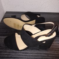 Нови сандали , снимка 1 - Дамски обувки на ток - 40370180