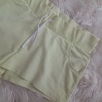СТРАХОТНИ къси дамски панталонки в неонов жълто-зелен цвят, снимка 2 - Къси панталони и бермуди - 41082161